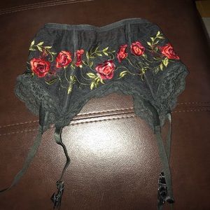 VICTORIAS SECRET ROSE GARDEN FLORAL FLOWER GARTER